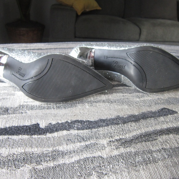 Guess Heels in silver metallic finish - Size: 6M - Picture 5 of 8
